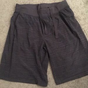 Lululemon large grey/black shorts 12”